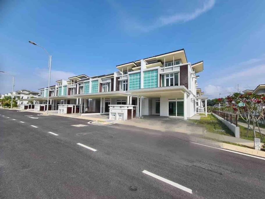 Luxury 2-Storey Terrace House Near Ioi City Mall Putrajaya Exteriér fotografie